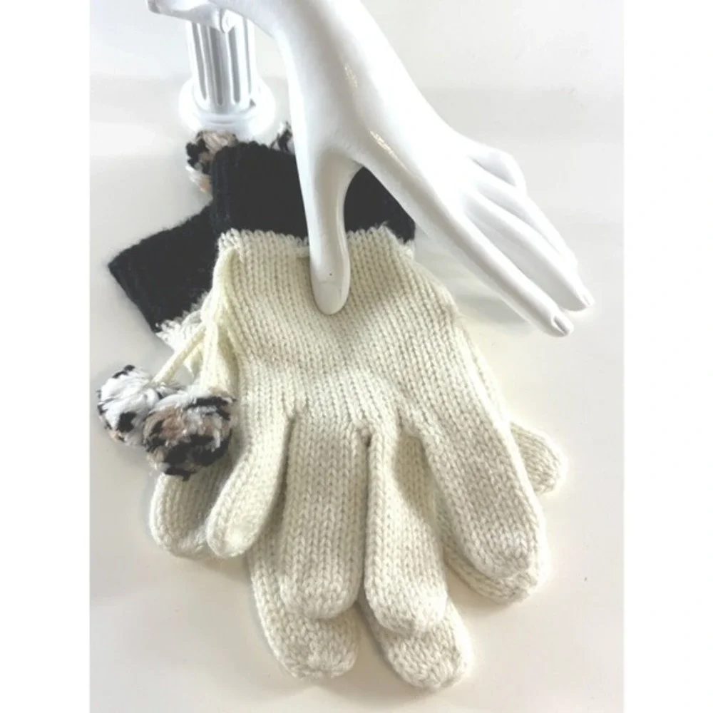 Liz Claiborne Knit Gloves with Pom Poms Cream & Black cold weather Cozy‎ 71-14